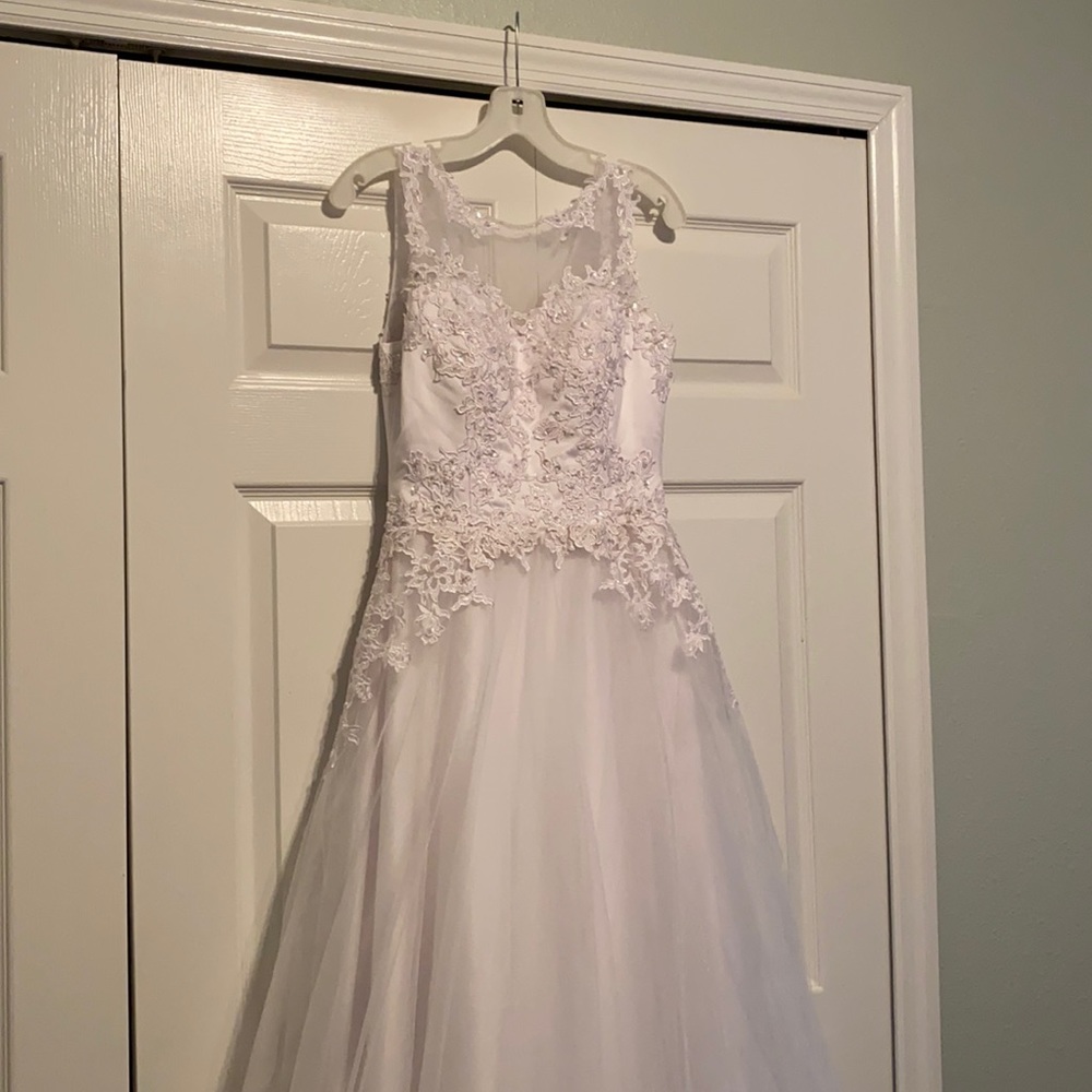 NEVER WORN, NEVER ALTERED Wedding dress